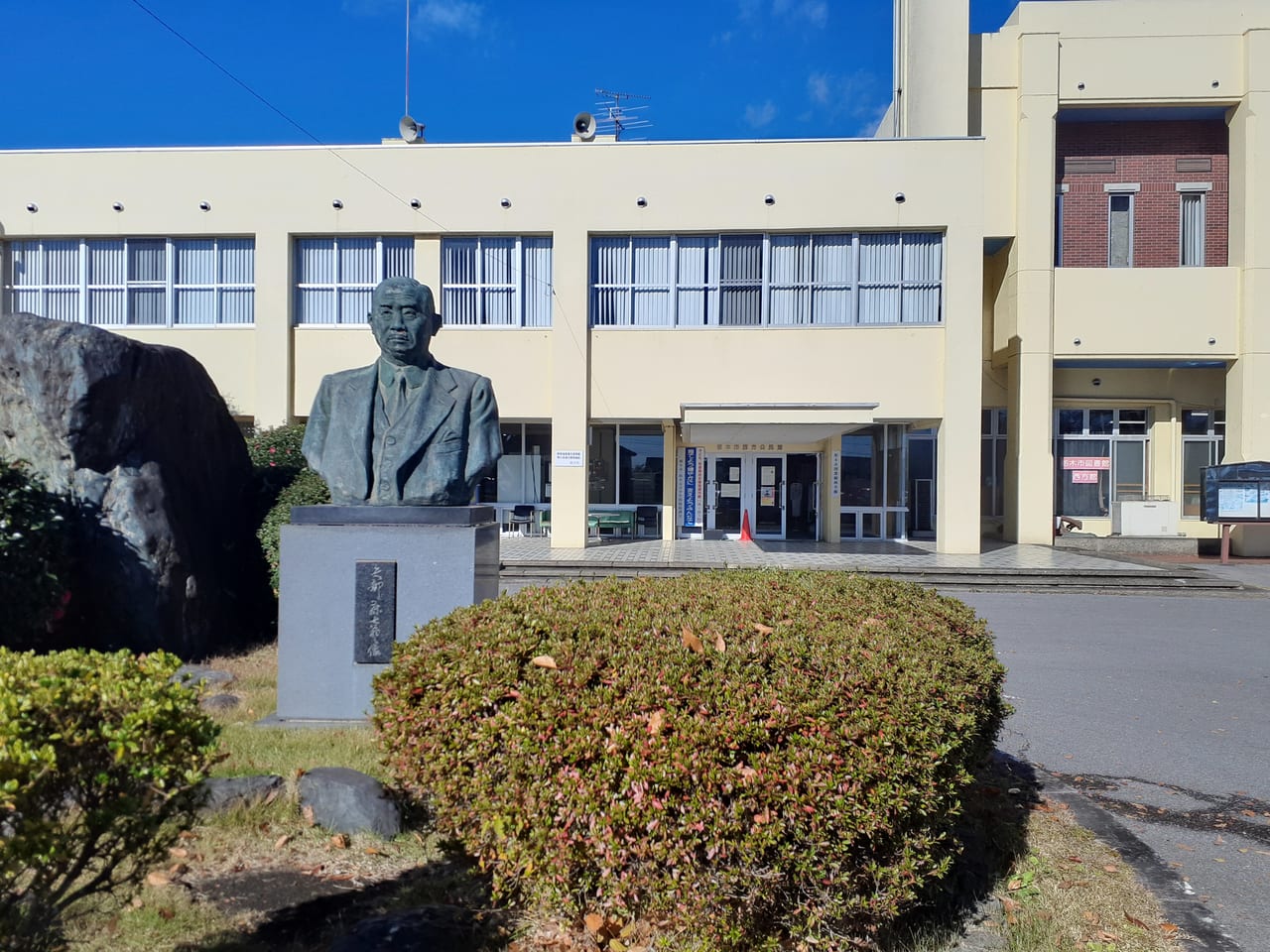 西方公民館外観