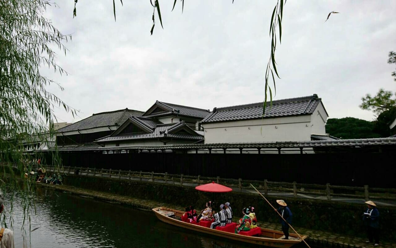 歌麿道中塚田記念館前