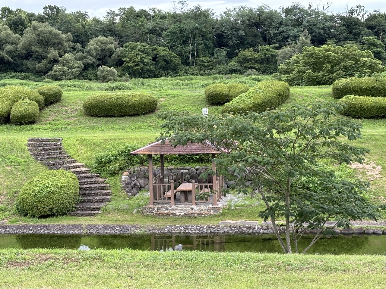 つがスポーツ公園東屋